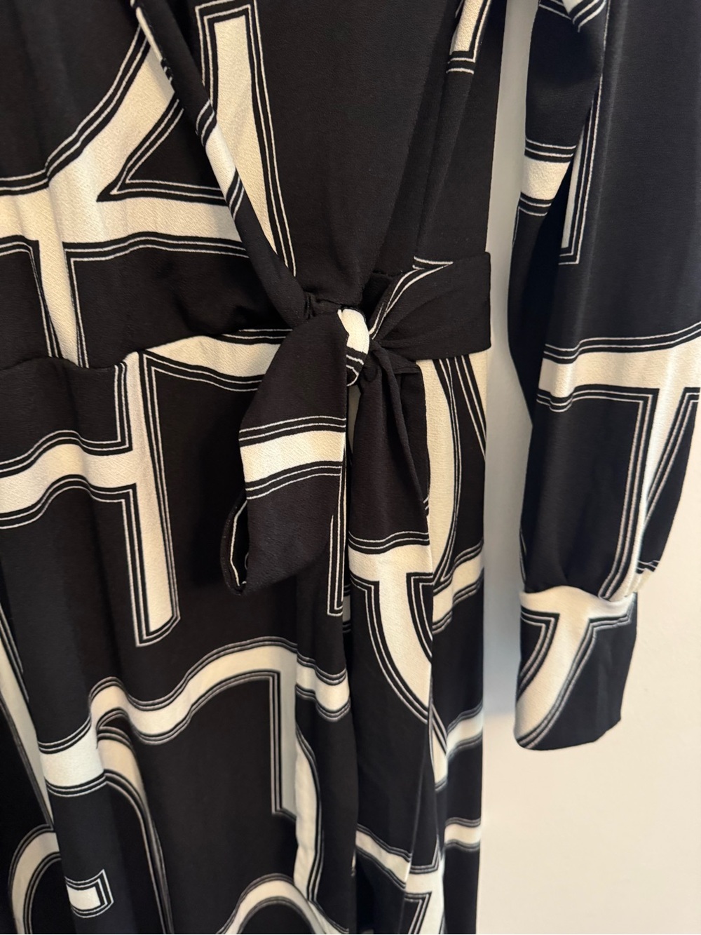 H&M Black and White Geometric Long Sleeve Wrap Dress - Picture 3 of 5
